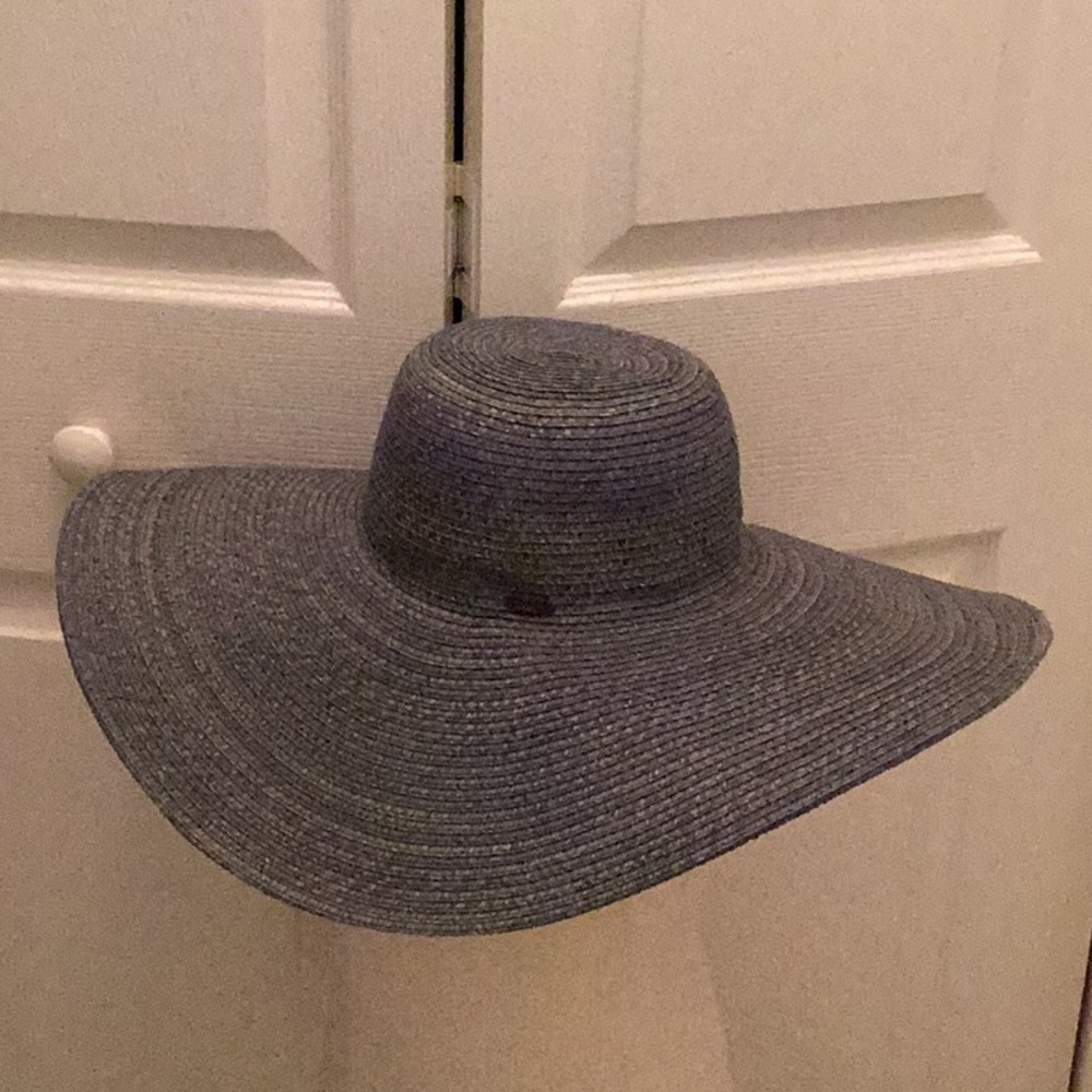🦋NWT So Fun Papillon Floppy Hat Closet Must Have 🦋
